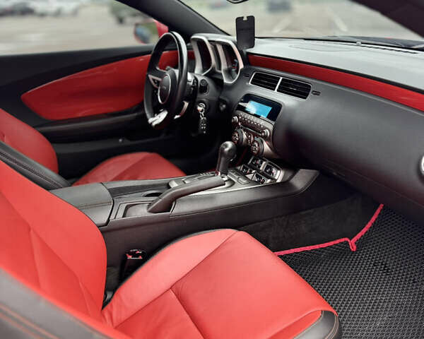 Красный Шевроле Камаро, объемом двигателя 6.2 л и пробегом 33 тыс. км за 22400 $, фото 11 на Automoto.ua