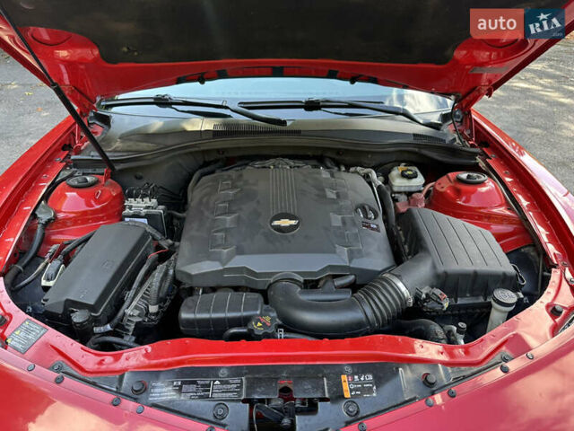 Красный Шевроле Камаро, объемом двигателя 3.6 л и пробегом 300 тыс. км за 11700 $, фото 11 на Automoto.ua