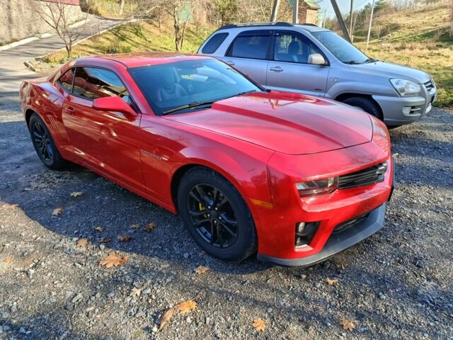 Красный Шевроле Камаро, объемом двигателя 3.6 л и пробегом 200 тыс. км за 9000 $, фото 1 на Automoto.ua