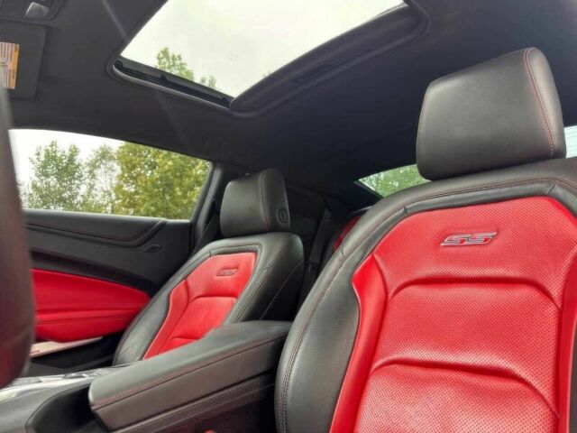 Красный Шевроле Камаро, объемом двигателя 6.2 л и пробегом 70 тыс. км за 10300 $, фото 10 на Automoto.ua