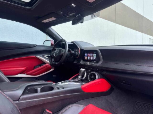 Красный Шевроле Камаро, объемом двигателя 6.2 л и пробегом 70 тыс. км за 10300 $, фото 8 на Automoto.ua