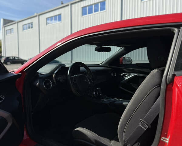 Красный Шевроле Камаро, объемом двигателя 2 л и пробегом 34 тыс. км за 17500 $, фото 5 на Automoto.ua