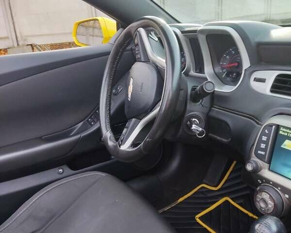 Желтый Шевроле Камаро, объемом двигателя 3.56 л и пробегом 105 тыс. км за 16900 $, фото 2 на Automoto.ua