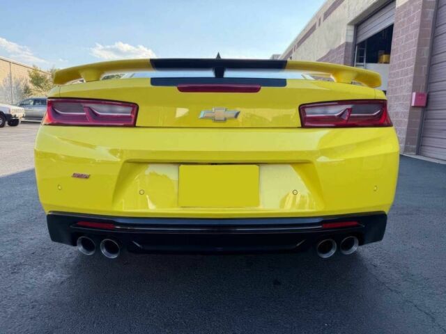 Шевроле Камаро 2016 в Житомире на Automoto.ua Желтый Шевроле Камаро, объемом двигателя 6.2 л и пробегом 74 тыс. км за 3300 $, фото 6 на Automoto.ua