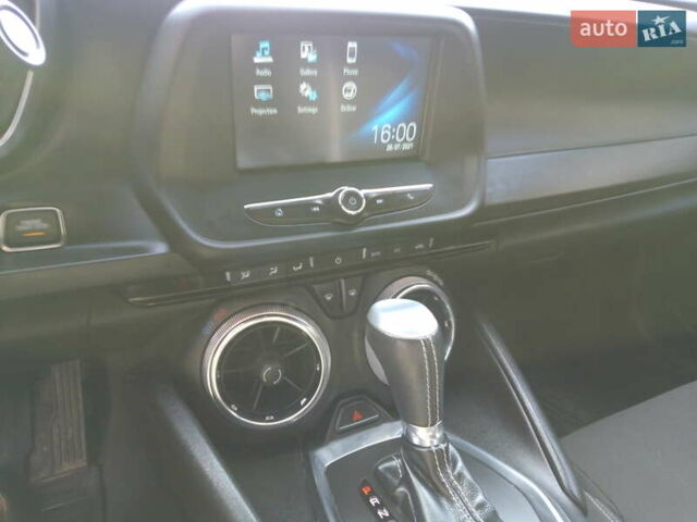 Серый Шевроле Камаро, объемом двигателя 2 л и пробегом 61 тыс. км за 21000 $, фото 25 на Automoto.ua