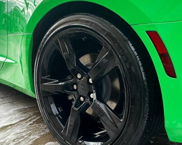 Зеленый Шевроле Камаро, объемом двигателя 2 л и пробегом 70 тыс. км за 20500 $, фото 12 на Automoto.ua