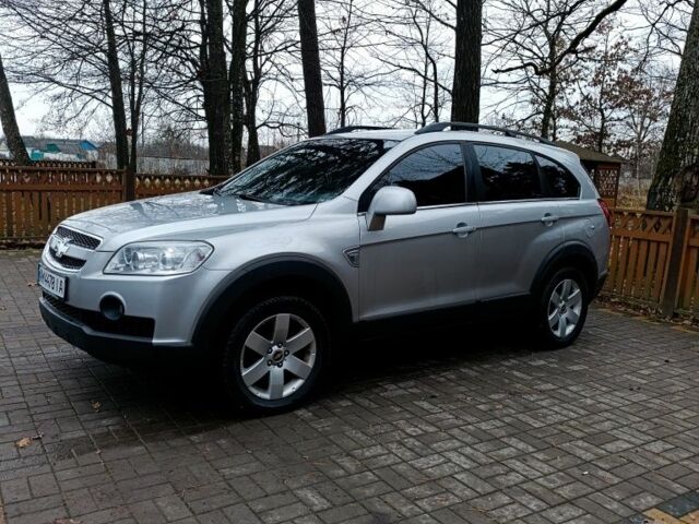 Серый Шевроле Каприз, объемом двигателя 2.4 л и пробегом 198 тыс. км за 9300 $, фото 2 на Automoto.ua