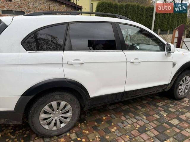 Белый Шевроле Каптива, объемом двигателя 2.4 л и пробегом 150 тыс. км за 6200 $, фото 1 на Automoto.ua