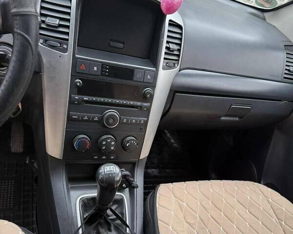 Белый Шевроле Каптива, объемом двигателя 2.4 л и пробегом 150 тыс. км за 6200 $, фото 7 на Automoto.ua