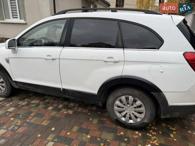 Белый Шевроле Каптива, объемом двигателя 2.4 л и пробегом 150 тыс. км за 6200 $, фото 4 на Automoto.ua