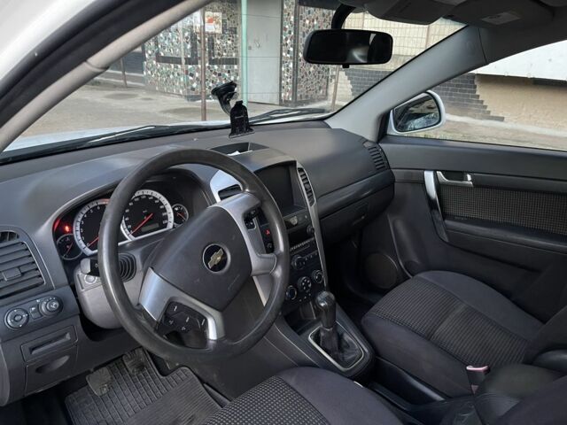 Белый Шевроле Каптива, объемом двигателя 2.4 л и пробегом 3 тыс. км за 7350 $, фото 7 на Automoto.ua