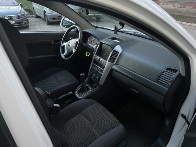 Белый Шевроле Каптива, объемом двигателя 2.4 л и пробегом 3 тыс. км за 7350 $, фото 6 на Automoto.ua