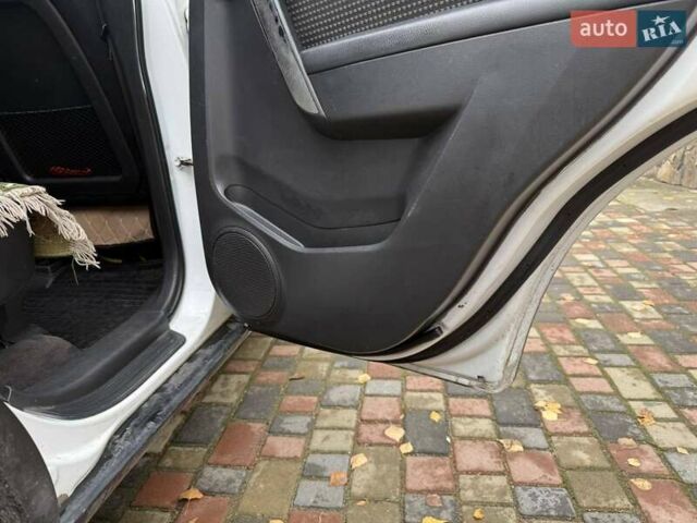 Белый Шевроле Каптива, объемом двигателя 2.4 л и пробегом 150 тыс. км за 6200 $, фото 10 на Automoto.ua