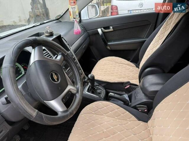 Белый Шевроле Каптива, объемом двигателя 2.4 л и пробегом 150 тыс. км за 6200 $, фото 13 на Automoto.ua