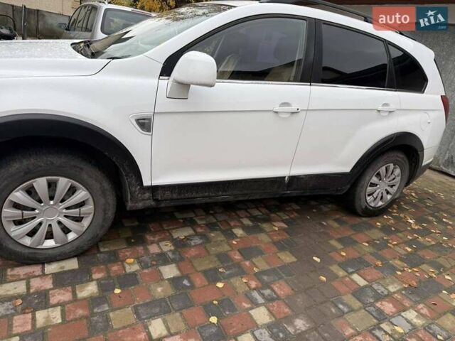Белый Шевроле Каптива, объемом двигателя 2.4 л и пробегом 150 тыс. км за 6200 $, фото 3 на Automoto.ua