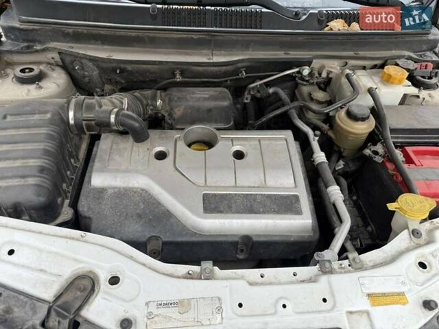 Белый Шевроле Каптива, объемом двигателя 2.4 л и пробегом 150 тыс. км за 6200 $, фото 8 на Automoto.ua