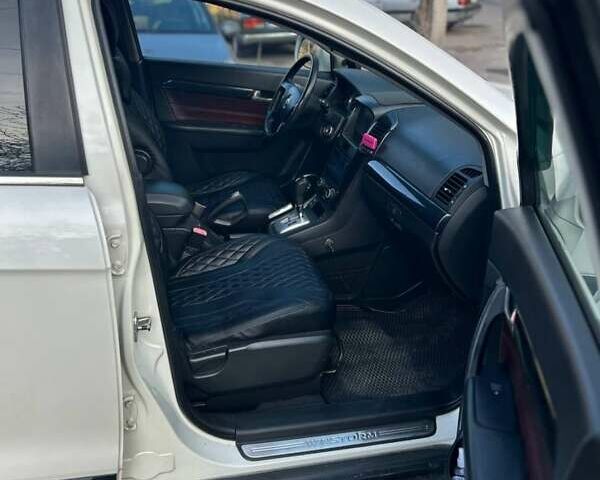 Белый Шевроле Каптива, объемом двигателя 2 л и пробегом 130 тыс. км за 8200 $, фото 3 на Automoto.ua