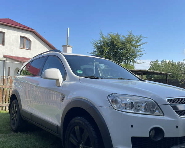 Белый Шевроле Каптива, объемом двигателя 1.99 л и пробегом 254 тыс. км за 9800 $, фото 4 на Automoto.ua