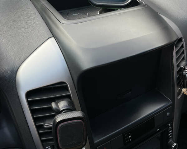 Белый Шевроле Каптива, объемом двигателя 1.99 л и пробегом 254 тыс. км за 9800 $, фото 13 на Automoto.ua