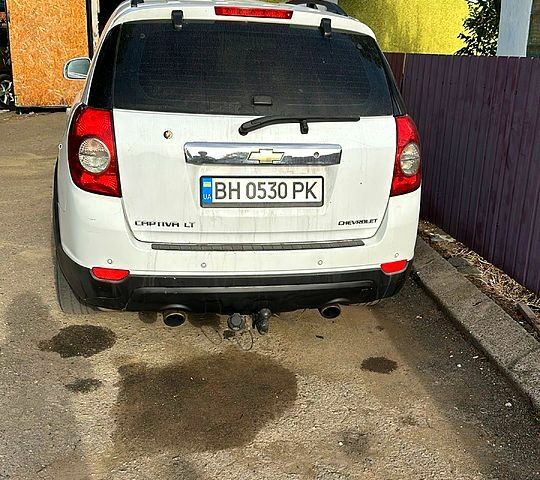Белый Шевроле Каптива, объемом двигателя 2.4 л и пробегом 280 тыс. км за 6000 $, фото 2 на Automoto.ua
