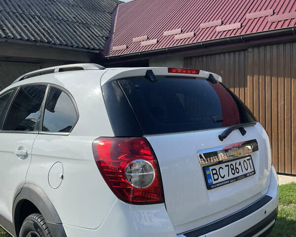 Белый Шевроле Каптива, объемом двигателя 1.99 л и пробегом 254 тыс. км за 9800 $, фото 3 на Automoto.ua