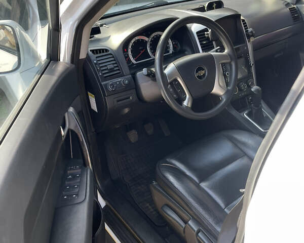 Белый Шевроле Каптива, объемом двигателя 1.99 л и пробегом 254 тыс. км за 9800 $, фото 9 на Automoto.ua