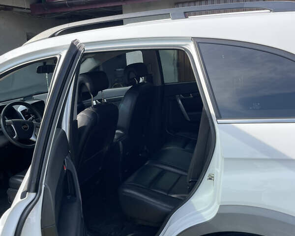 Белый Шевроле Каптива, объемом двигателя 1.99 л и пробегом 254 тыс. км за 9800 $, фото 24 на Automoto.ua