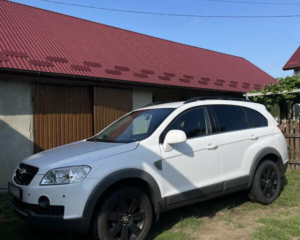 Белый Шевроле Каптива, объемом двигателя 1.99 л и пробегом 254 тыс. км за 9800 $, фото 2 на Automoto.ua