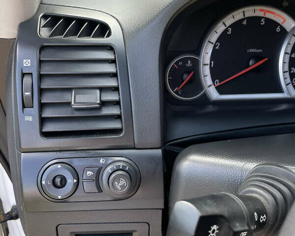 Белый Шевроле Каптива, объемом двигателя 1.99 л и пробегом 254 тыс. км за 9800 $, фото 14 на Automoto.ua