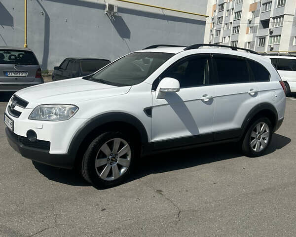 Білий Шевроле Каптіва, об'ємом двигуна 1.99 л та пробігом 258 тис. км за 11000 $, фото 4 на Automoto.ua