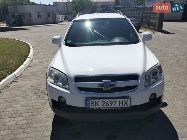 Белый Шевроле Каптива, объемом двигателя 2 л и пробегом 304 тыс. км за 9450 $, фото 1 на Automoto.ua
