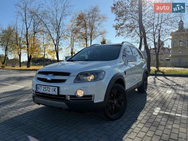 Білий Шевроле Каптіва, об'ємом двигуна 2 л та пробігом 245 тис. км за 9300 $, фото 2 на Automoto.ua