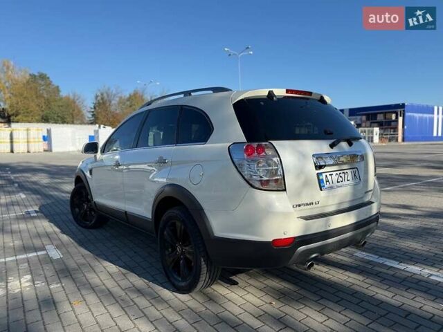 Білий Шевроле Каптіва, об'ємом двигуна 2 л та пробігом 245 тис. км за 9300 $, фото 1 на Automoto.ua