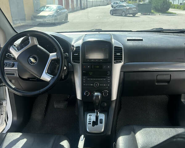 Білий Шевроле Каптіва, об'ємом двигуна 1.99 л та пробігом 258 тис. км за 11000 $, фото 11 на Automoto.ua