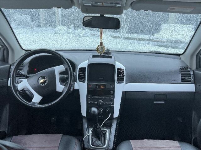 Белый Шевроле Каптива, объемом двигателя 2 л и пробегом 240 тыс. км за 8500 $, фото 3 на Automoto.ua