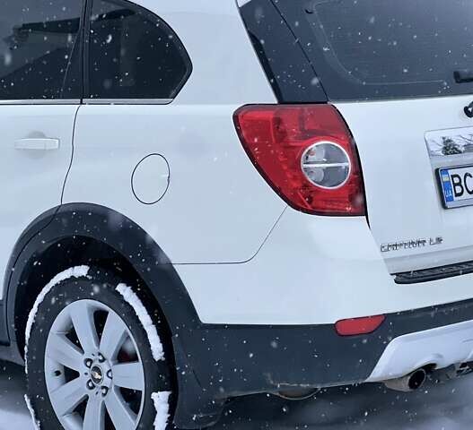 Белый Шевроле Каптива, объемом двигателя 1.99 л и пробегом 245 тыс. км за 8700 $, фото 3 на Automoto.ua