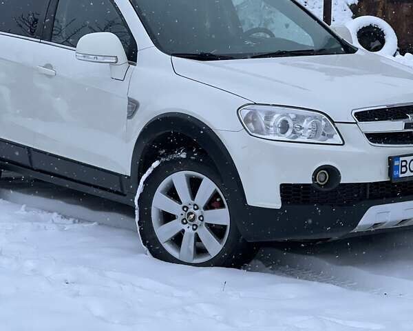 Белый Шевроле Каптива, объемом двигателя 1.99 л и пробегом 245 тыс. км за 8700 $, фото 4 на Automoto.ua