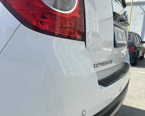 Білий Шевроле Каптіва, об'ємом двигуна 1.99 л та пробігом 258 тис. км за 11000 $, фото 10 на Automoto.ua