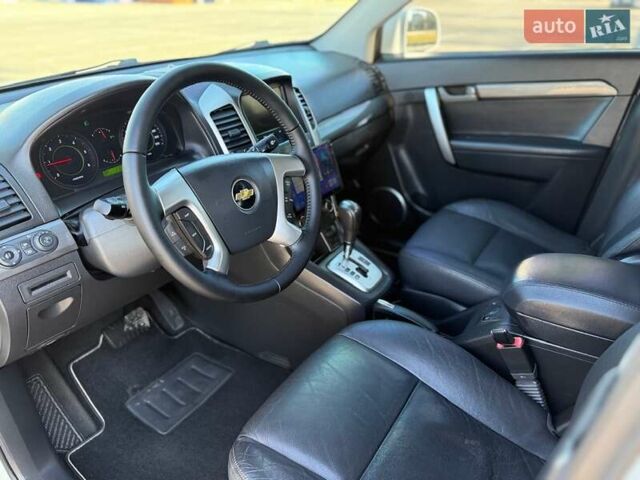 Білий Шевроле Каптіва, об'ємом двигуна 2 л та пробігом 245 тис. км за 9300 $, фото 12 на Automoto.ua