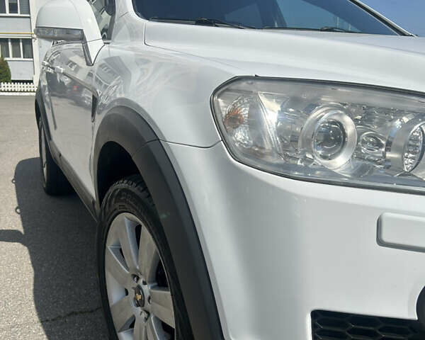 Білий Шевроле Каптіва, об'ємом двигуна 1.99 л та пробігом 258 тис. км за 11000 $, фото 6 на Automoto.ua