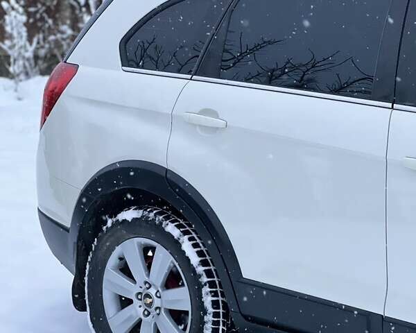 Белый Шевроле Каптива, объемом двигателя 1.99 л и пробегом 245 тыс. км за 8700 $, фото 5 на Automoto.ua