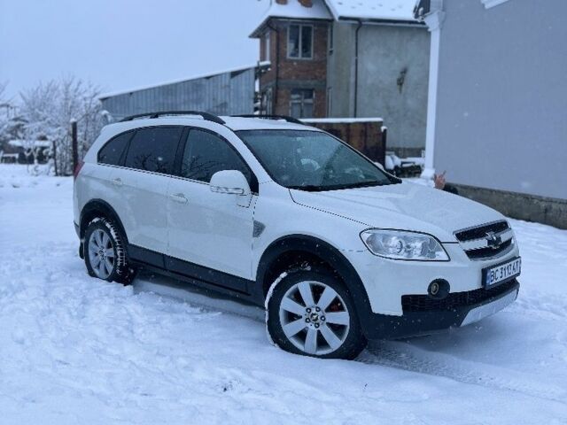 Белый Шевроле Каптива, объемом двигателя 2 л и пробегом 240 тыс. км за 8500 $, фото 2 на Automoto.ua