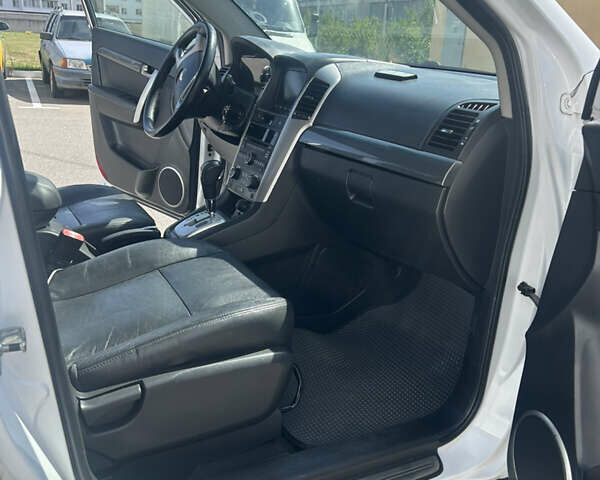 Білий Шевроле Каптіва, об'ємом двигуна 1.99 л та пробігом 258 тис. км за 11000 $, фото 13 на Automoto.ua