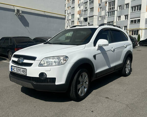 Білий Шевроле Каптіва, об'ємом двигуна 1.99 л та пробігом 258 тис. км за 11000 $, фото 3 на Automoto.ua