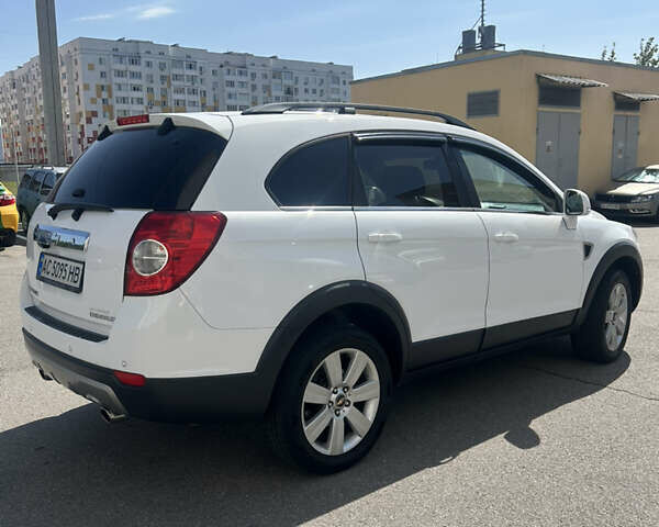 Білий Шевроле Каптіва, об'ємом двигуна 1.99 л та пробігом 258 тис. км за 11000 $, фото 2 на Automoto.ua