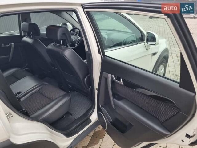 Белый Шевроле Каптива, объемом двигателя 2.38 л и пробегом 230 тыс. км за 9800 $, фото 42 на Automoto.ua