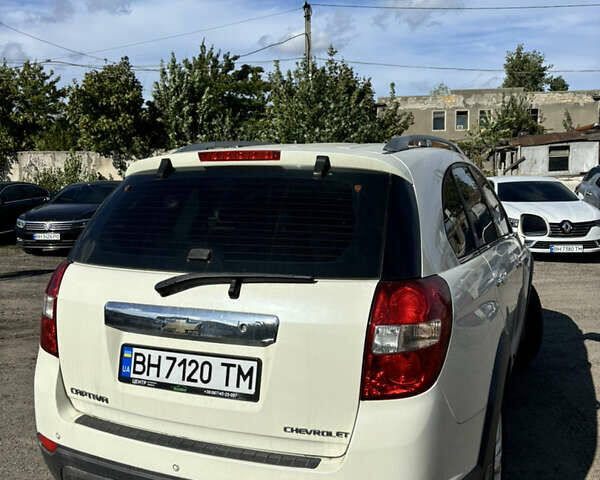Белый Шевроле Каптива, объемом двигателя 2.2 л и пробегом 213 тыс. км за 12000 $, фото 5 на Automoto.ua