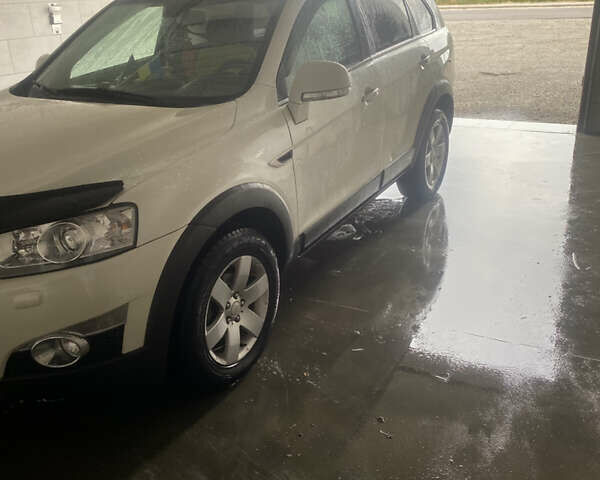 Белый Шевроле Каптива, объемом двигателя 2.23 л и пробегом 170 тыс. км за 10750 $, фото 8 на Automoto.ua