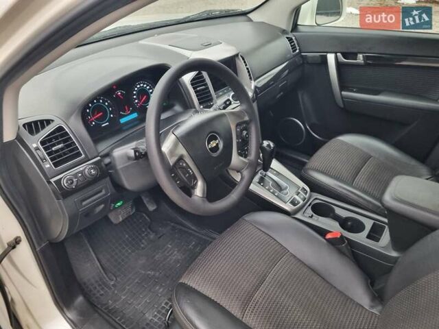 Белый Шевроле Каптива, объемом двигателя 2.38 л и пробегом 230 тыс. км за 9800 $, фото 30 на Automoto.ua