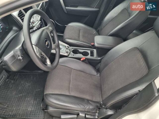 Белый Шевроле Каптива, объемом двигателя 2.38 л и пробегом 230 тыс. км за 9400 $, фото 32 на Automoto.ua